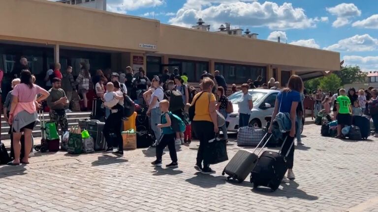 Демографическая катастрофа и нехватка специалистов: что ждет Украину после войны