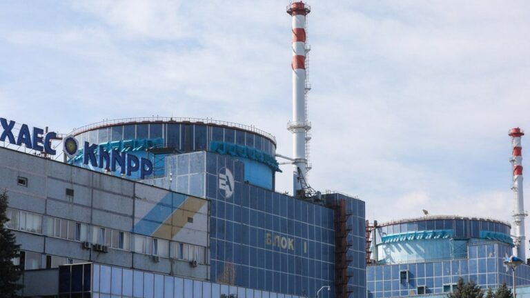 Три українські АЕС знизили потужність після останніх російських атак – МАГАТЕ