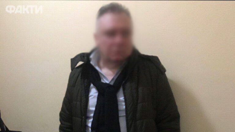 В Киевской области педофил развращал брата и сестру: горе-мать отдавала детей за деньги
