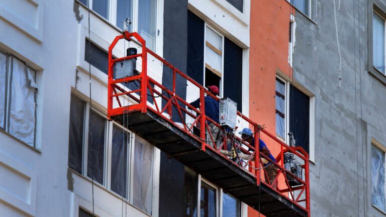 відновлення зруйнованого будинку в Ірпені