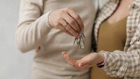 В Украине могут разрешить продажу квартир, которые забрали из-за санкций — законопроект