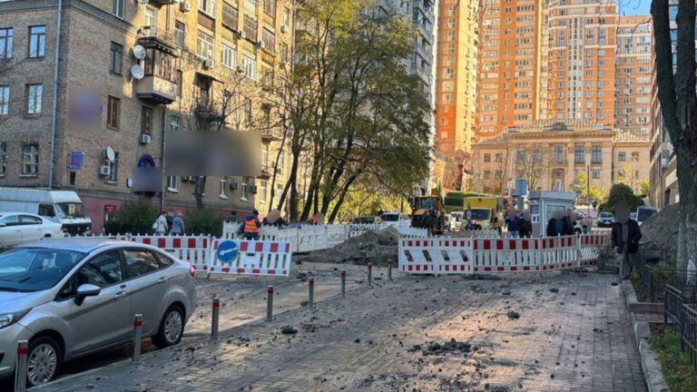 Аварія на теплотрасі в центрі Києва