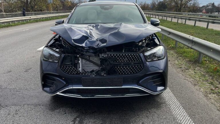 Нардеп на Mercedes збив 18-річну дівчину