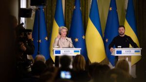 Даже 25 отчетов не помогут, если ЕС не снимет блокаду Венгрии: политолог об отчете Еврокомиссии Володимир Зеленський і Урсула фон дер Ляєн