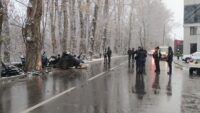 У Чернівцях BMW врізався в дерево
