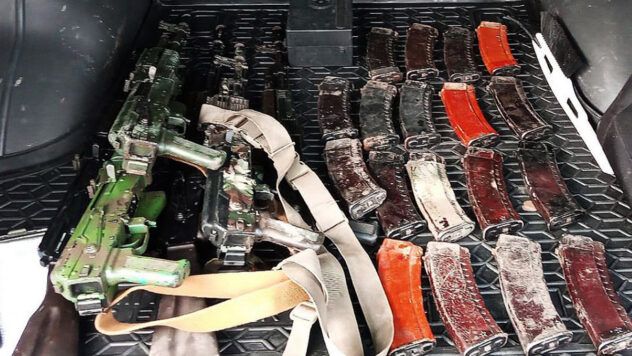 СБУ затримала ділків зі зброєю СБУ затримала ділків зі зброєю