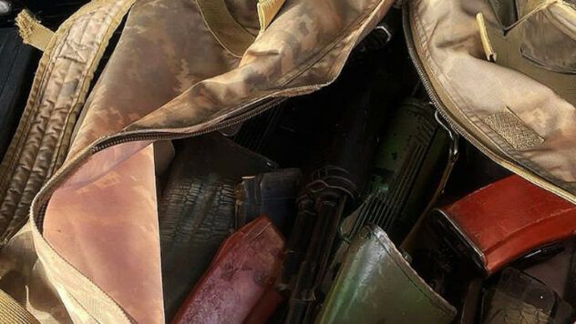 СБУ затримала ділків зі зброєю СБУ затримала ділків зі зброєю