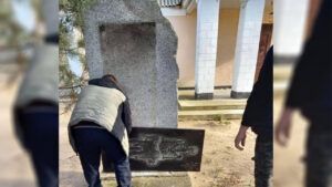 Россияне уничтожили памятники жертвам Голодомора в Ивановской общине Херсонщины