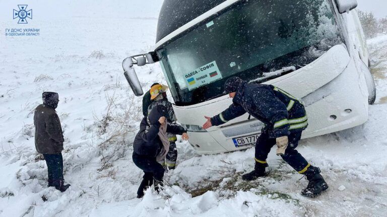 Коли в Україні вщухнуть снігопади: синоптик назвала дату