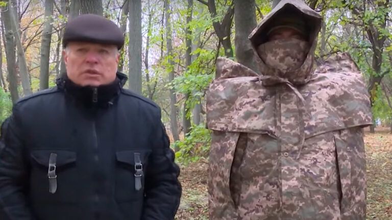 Защищает от тепловизоров, ветра и огня: одесситы создали плащ-невидимку