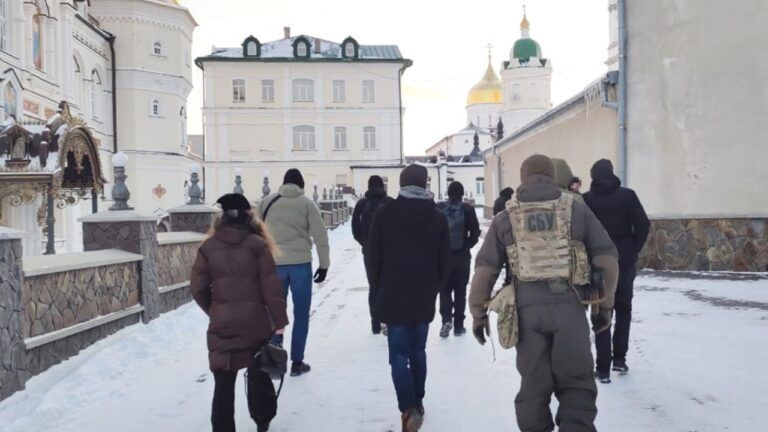 Обшуки в Почаївській лаврі