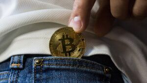 Україна вперше в історії отримала в управління арештовану криптовалюту