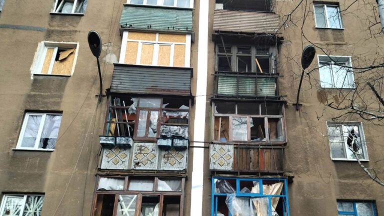 Били авіабомбами: окупанти вдруге за добу атакували Торецьк