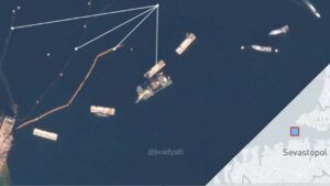 У Криму окупанти відновили пошкоджені штормом загородження від морських дронів