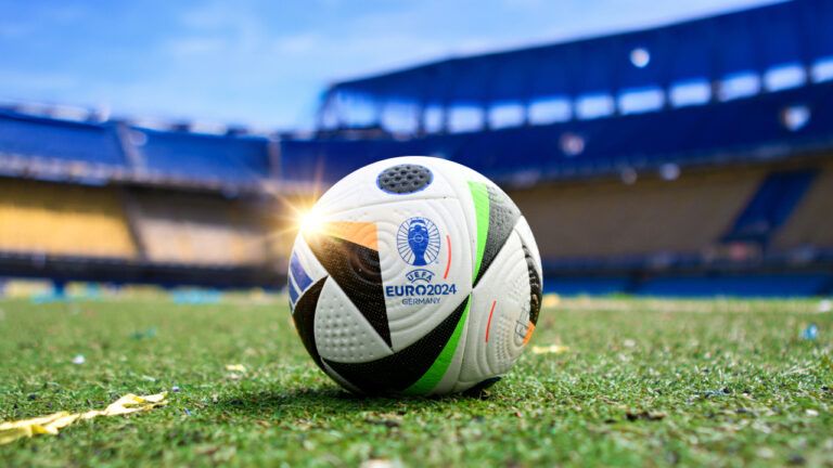 м'яч Fussballliebe