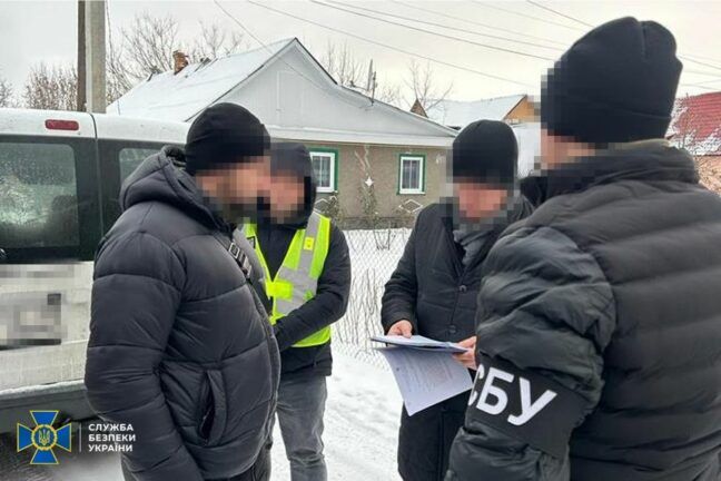 Похищали людей и вымагали деньги: на Житомирщине СБУ задержала депутата-рэкетира