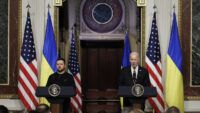 Держать в заложниках помощь Украине – это неправильно: главное из выступления Байдена и Зеленского