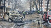 Пошкодження після обстрілу Дніпровського району Києва 13 грудня 2023