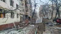 Пошкодження після обстрілу Дніпровського району Києва 13 грудня 2023