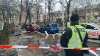 Пошкодження після обстрілу Дніпровського району Києва 13 грудня 2023