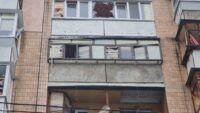 Пошкодження після обстрілу Дніпровського району Києва 13 грудня 2023