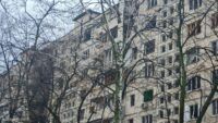 Пошкодження після обстрілу Дніпровського району Києва 13 грудня 2023