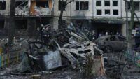 Пошкодження після обстрілу Дніпровського району Києва 13 грудня 2023