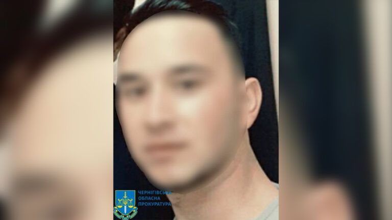 Водив лезом ножа по обличчю і приставляв автомат до скроні: військового РФ засудили до 12 років