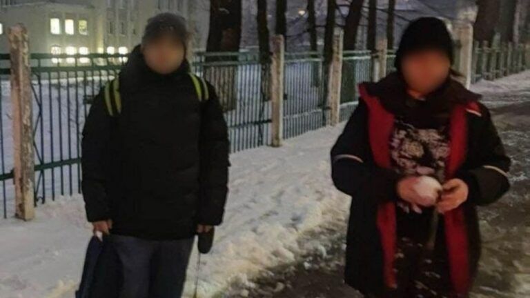 Діти, яких не пустили в шкільне укриття під час тривоги в Києві