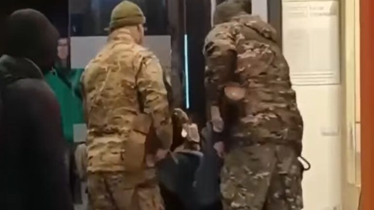 скандал у Львові із затриманням чоловіка