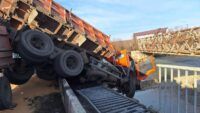 На Прикарпатті врятували жінку з вантажівки
