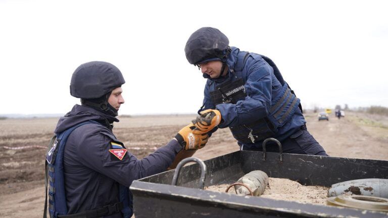 розмінування міни
