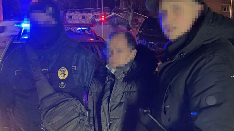 Проникав у школи у жіночому одязі: у Львові відправили за ґрати розбещувача