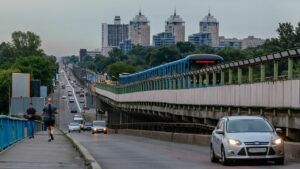 Часть левого берега Киева осталась без света, метро остановилось