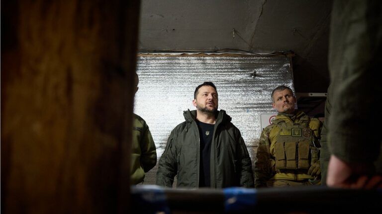 Зеленський про ситуацію в Авдіївці: Наші військові — головна зброя