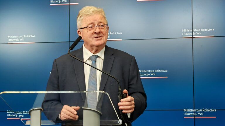 Ембарго на продукцію з України буде безстроковим, кордон не відкриють – агроміністр Польщі