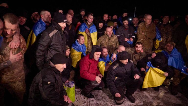 звільнені з полону українці