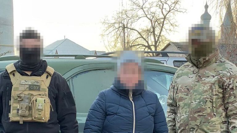 На Херсонщине СБУ задержала коллаборантку, которая помогала проводить псевдореферендум РФ