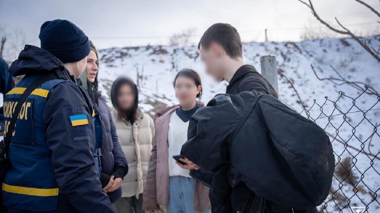 Рятувальники відшукали підлітків, які заблукали в Одеських катакомбах та провели там ніч