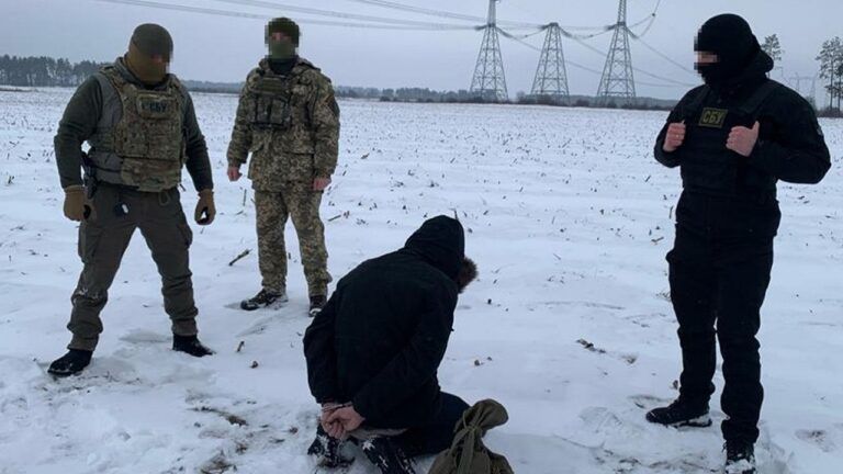 Крепил GPS-маяки к ЛЭП — СБУ под Киевом задержала вагнеровца