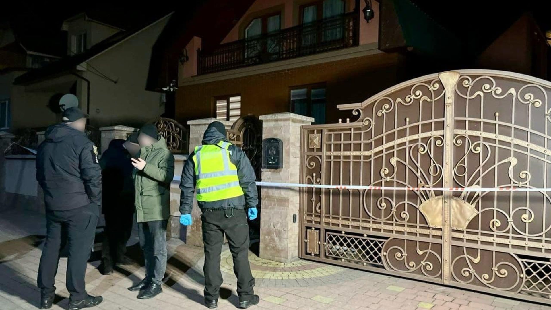 У Мукачевому в двір депутата кинули гранату 23 січня 2024 У Мукачевому в двір депутата кинули гранату 23 січня 2024