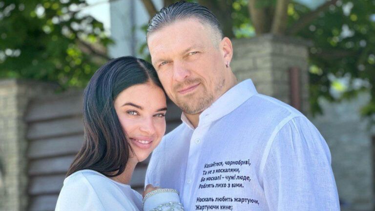 Олександр Усик з дружиною
