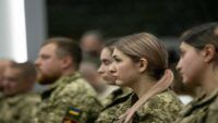 військовослужбовці