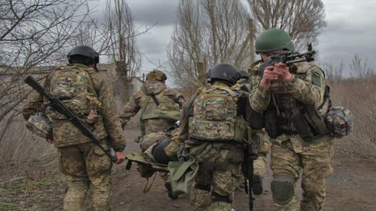 військові, дерева, ноші