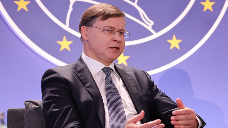 Валдіс Домбровскіс