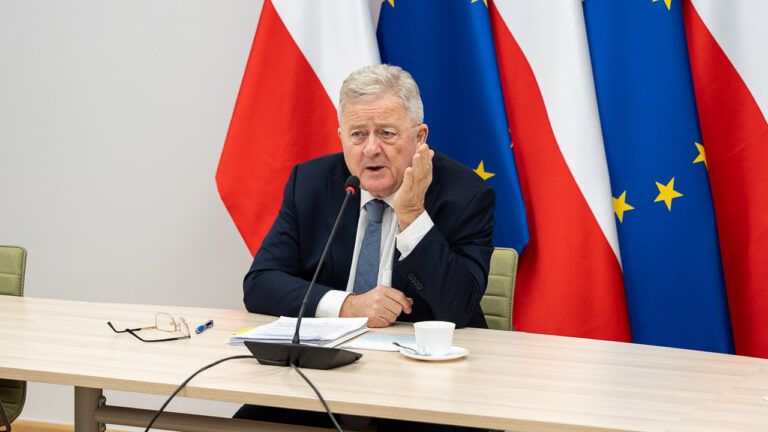 Рассыпанное из фур украинское зерно: польский министр извинился от имени фермеров