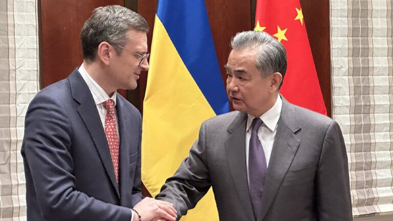 Кулеба встретился с главой МИД Китая после его заявлений о мире между Украиной и РФ