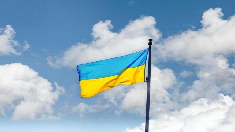 стяг України, небо