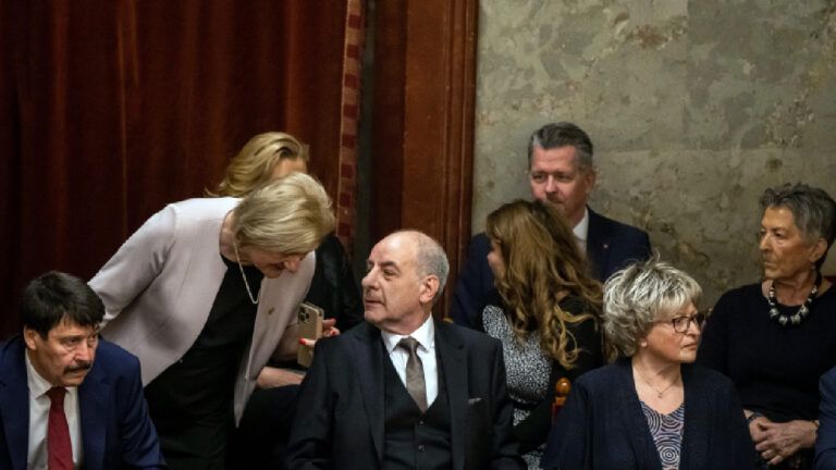 Атака на Мукачево: президент Угорщини прибрав згадку про Росію