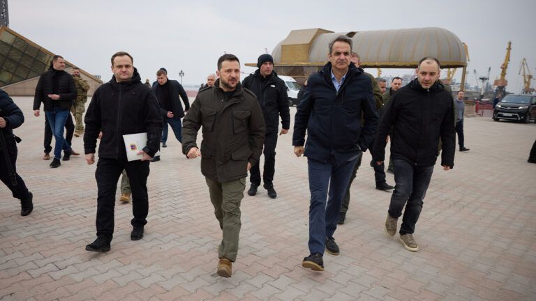 Удар РФ по Одессе 6 марта: ракета упала в 300-400 метрах от Зеленского и премьера Греции